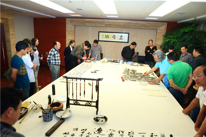 2015年3月16日，四川省美术家协会副主席刘正兴与我县爱好者进行交流